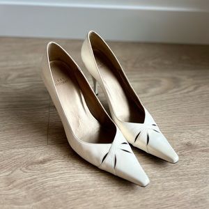 Vintage Stuart Weitzman White/Cream Pointed-Toe Leather Pumps Heels
